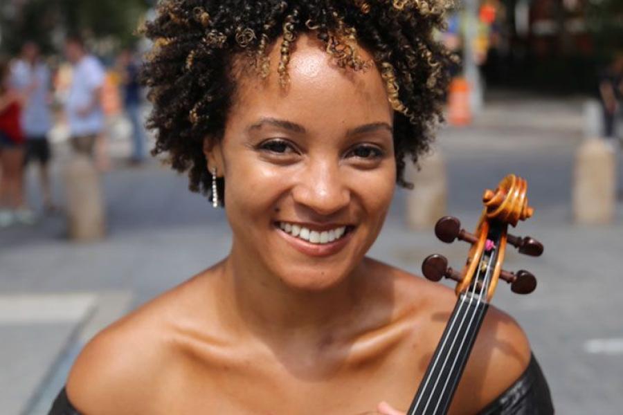 A smiling woman with a violin