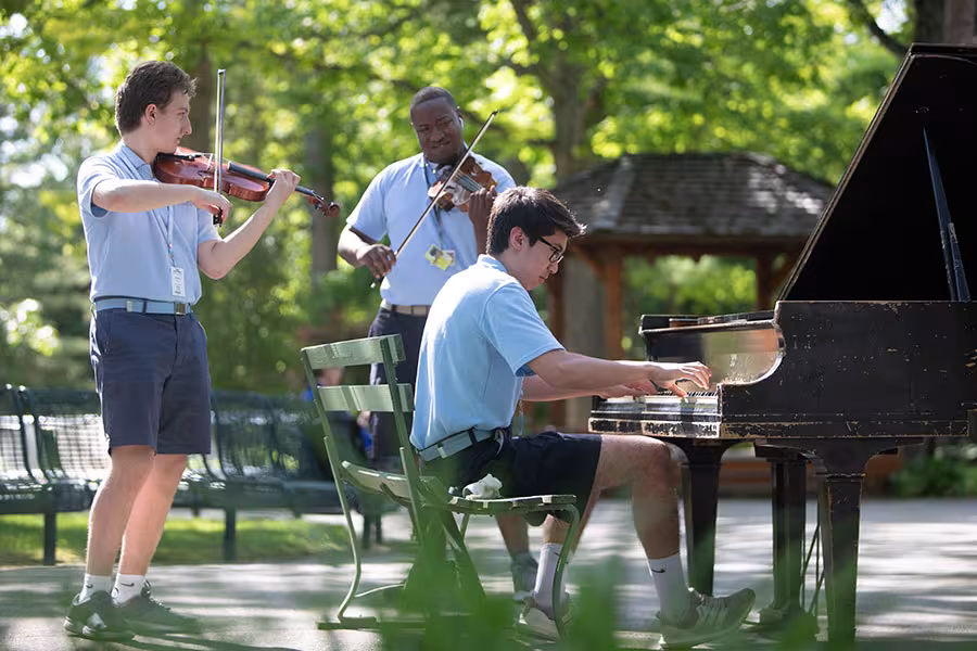 Musicians perform on Osterlin Mall