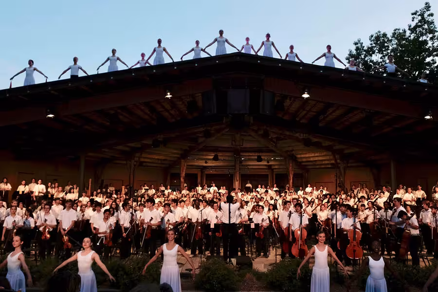 Les Preludes with dancers on roof