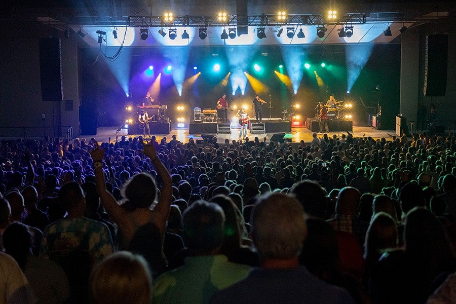 Darius Rucker performs in Kresge Auditorium