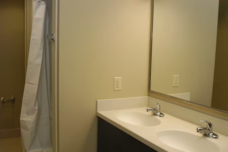 DeRoy Residence Hall - Interior - Bathroom