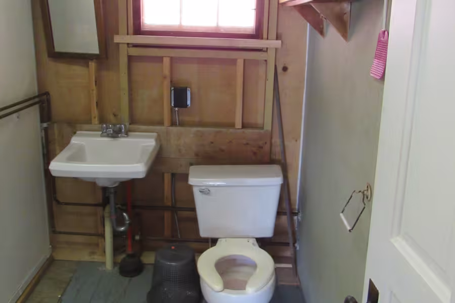 Duplex/Cabin bathroom (Option 7)