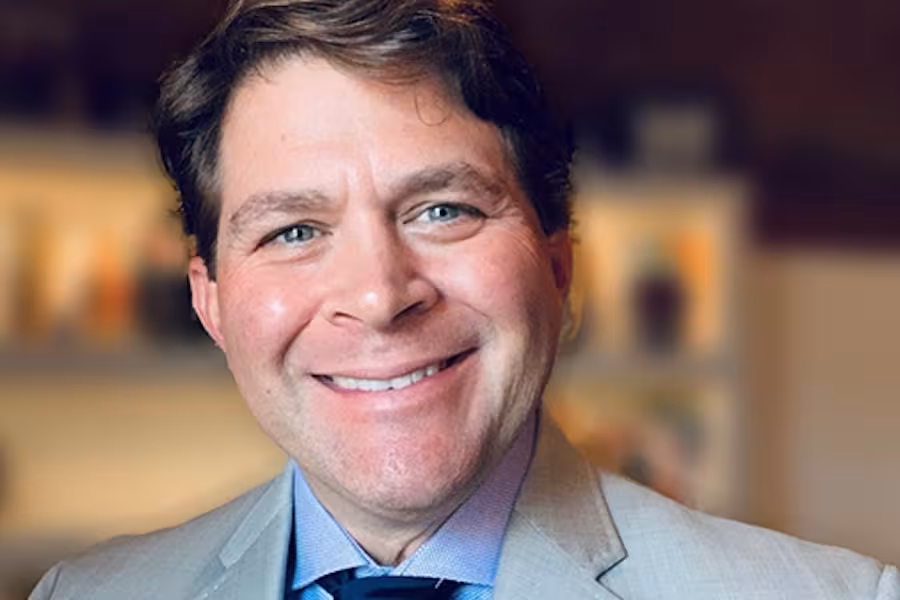 Headshot of Jeremy Robb