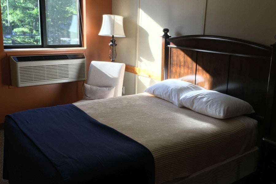 Stone Hotel Annex - Bedroom