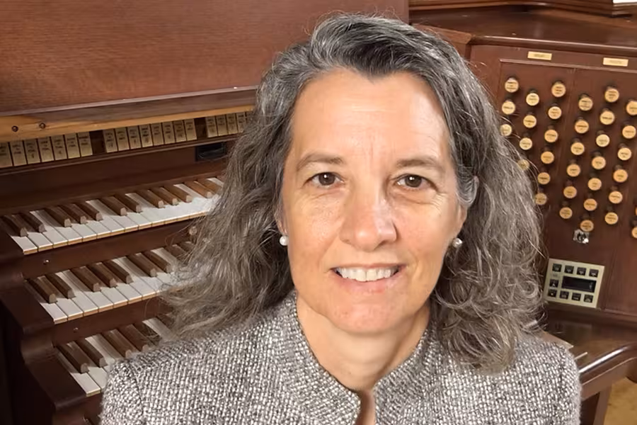 Headshot of Laura Ellis