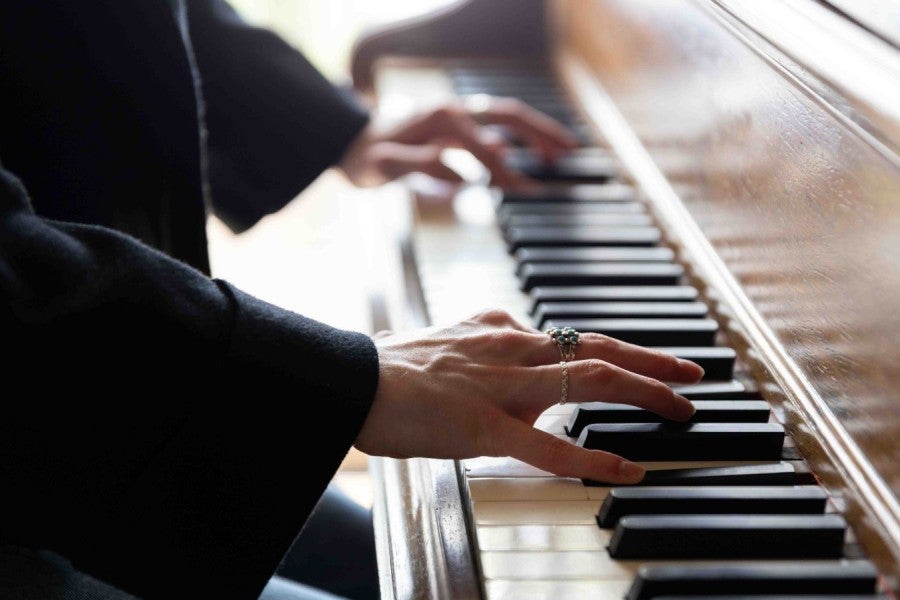 Hands on a piano