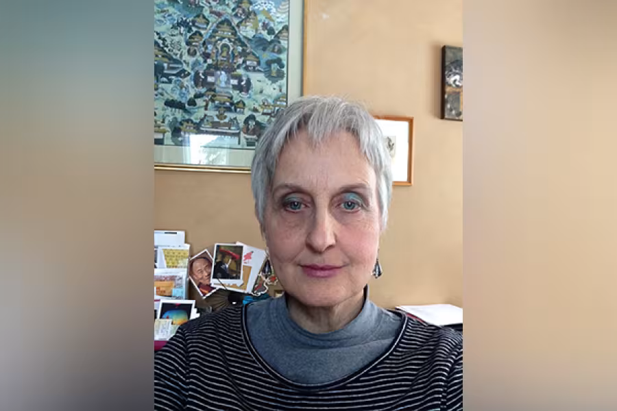 Headshot of Elizabeth Paxson