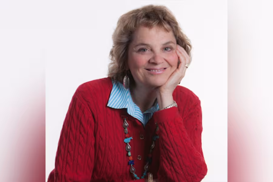 Headshot of Lynn Sanders