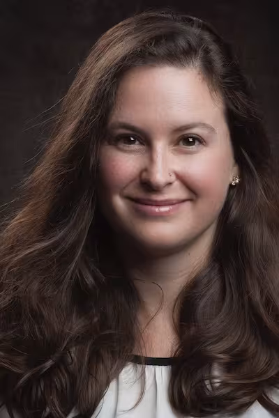 Melinda Leoce headshot 400x600