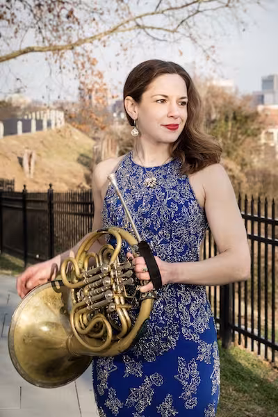 Rachel Velvikis headshot 400x600