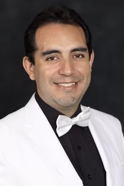 Mauricio Cespedes headshot 400x600