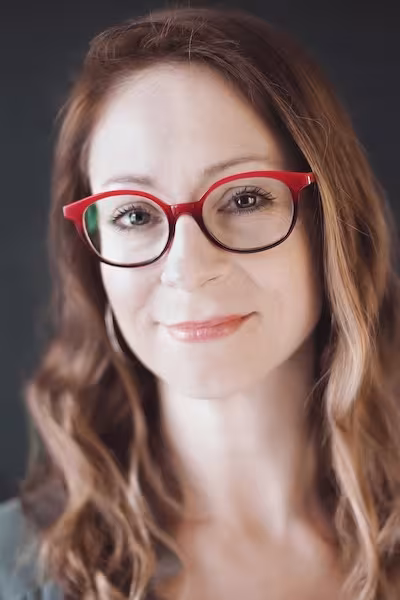 Jennifer Steinorth headshot 400x600