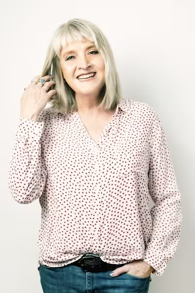 Kim Richey headshot 400x600