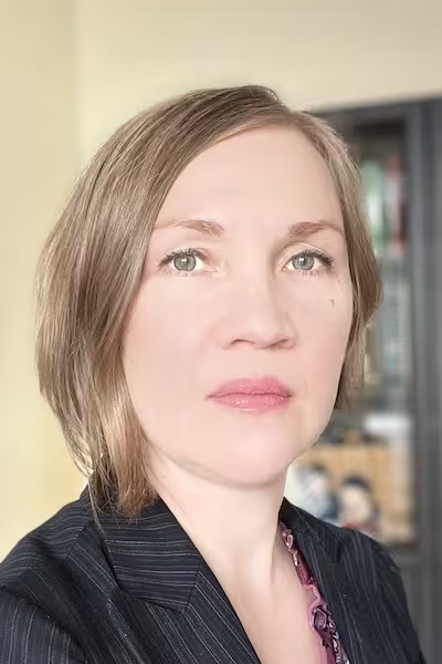 Olga Amelkina-Vera headshot 400x600