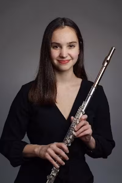 Olivia Staton headshot 400x600