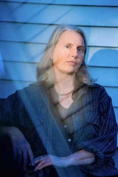 Angela Woodward headshot 400x600