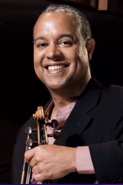 Ilmar Gavilán headshot 400x600