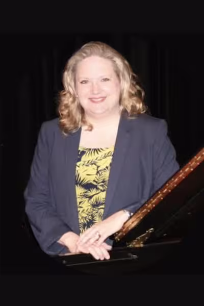 Ellen Elder headshot 400x600