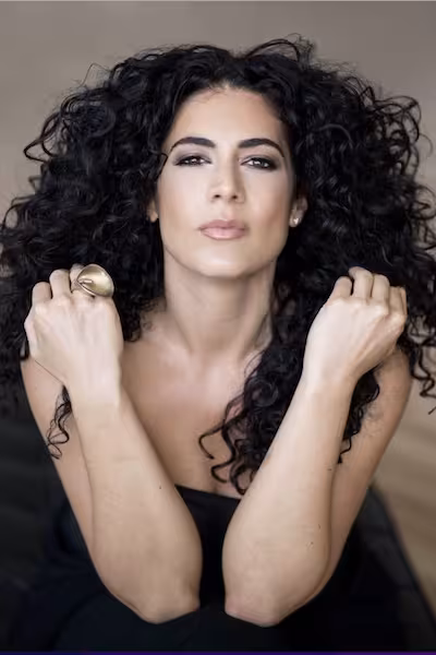 Joanna Pascale headshot 400x600