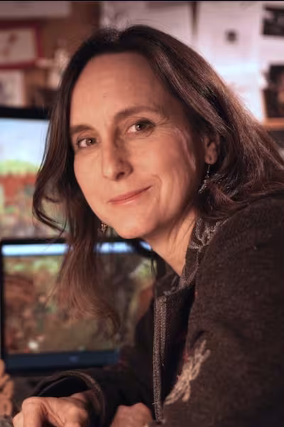 Lynn Tomlinson headshot 400x600