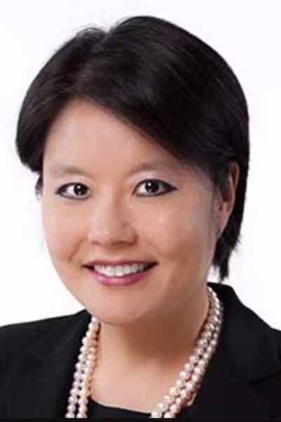 Sue Pak headshot 400x600