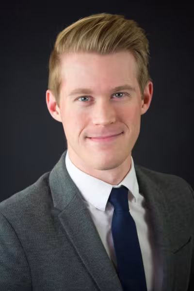 Headshot of Colin Knapp