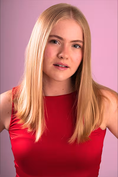 Celia Evans Headshot