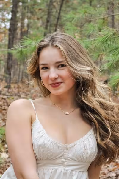 Sloane Escobar Headshot