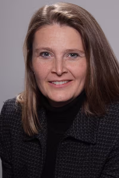 Erica Neidlinger headshot