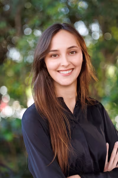 Headshot of Indigo Fischer