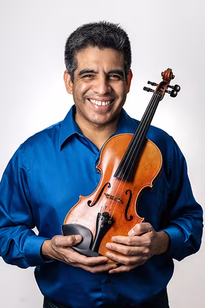 Luis Casal headshot