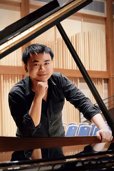 Wenhao Zhang headshot