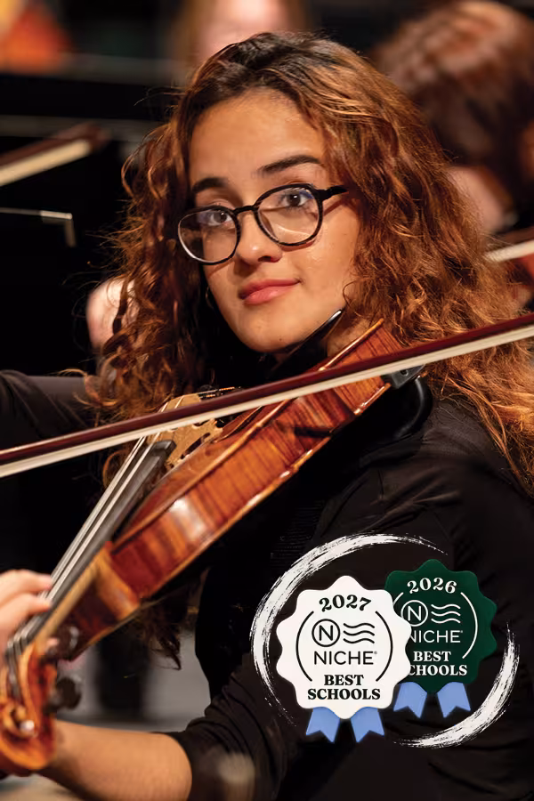 Image of an Interlochen Arts Academy violinist performing