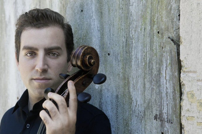 Professional portrait of cellist Tommy Mesa