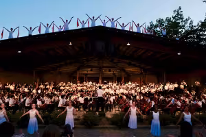 Students perform "Les Preludes" in the Interlochen Bowl