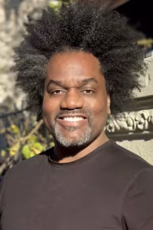 Ranardo-Domeico Grays headshot