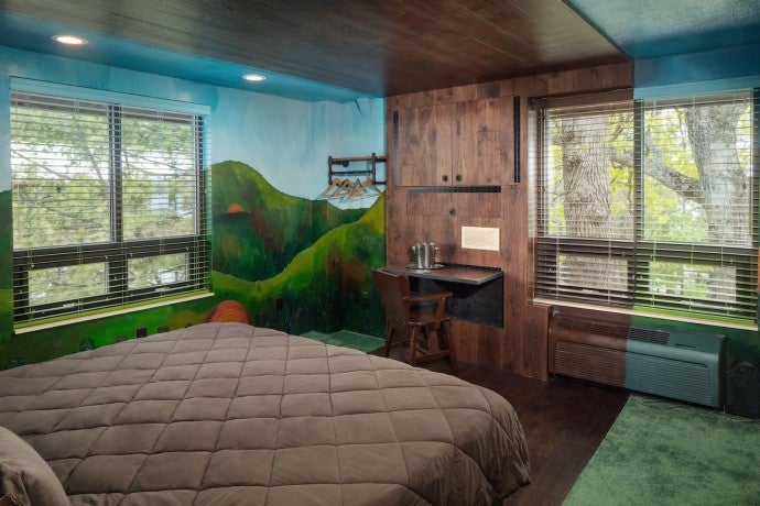 Stone Hotel Art Room Bedroom - Alt View 2