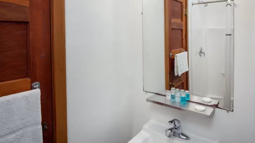 Leaf Cottage Bathroom