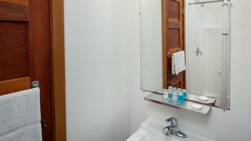 Leaf Cottage Bathroom