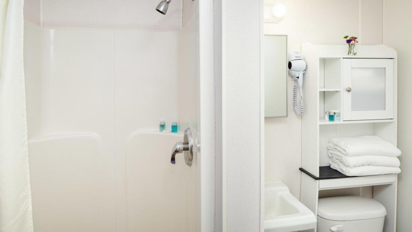 R-39 Cottage Bathroom