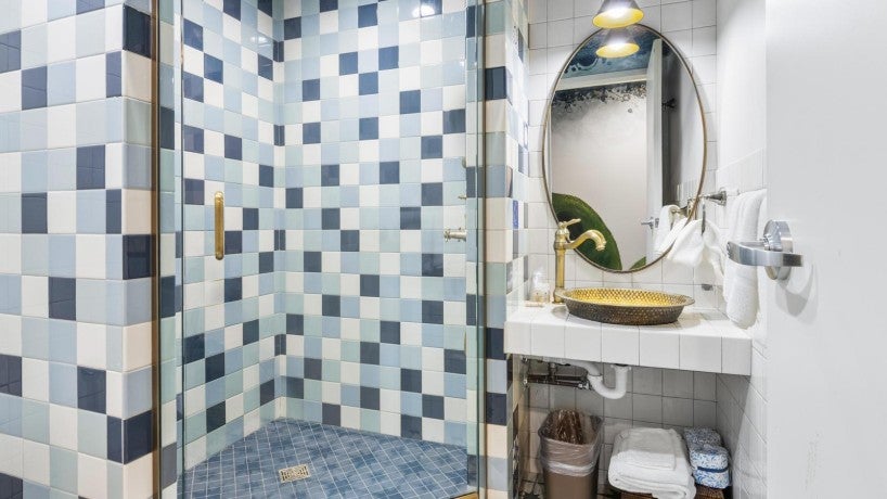 Hot air balloon hotel art room bathroom