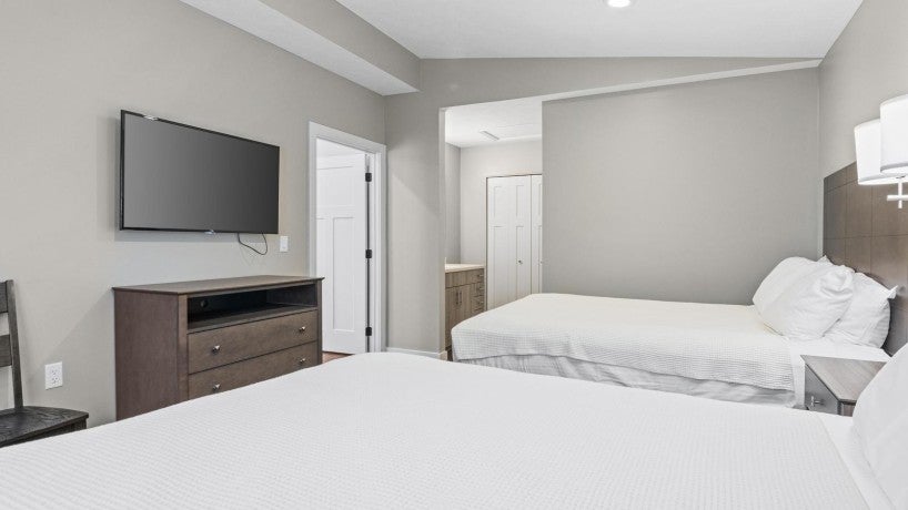 Penn Colony Suite bedroom