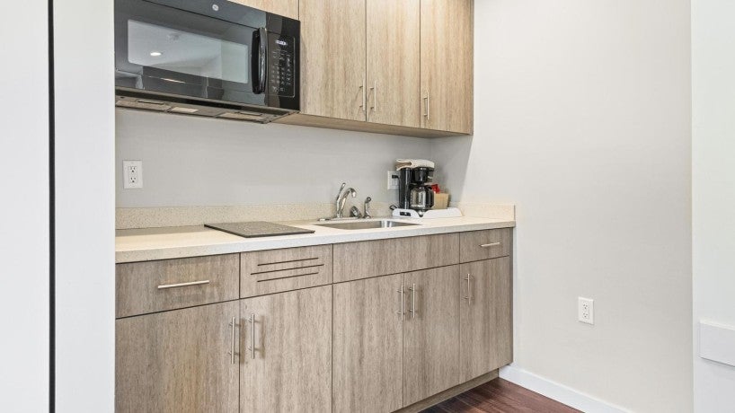 Penn Colony Suite kitchen