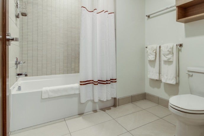 Dow House Suite bathroom