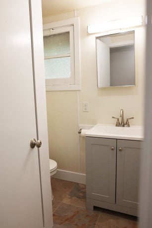 Maple House bathroom