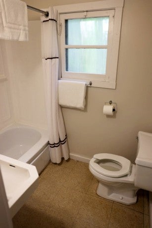 Bonbright Cottage bathroom