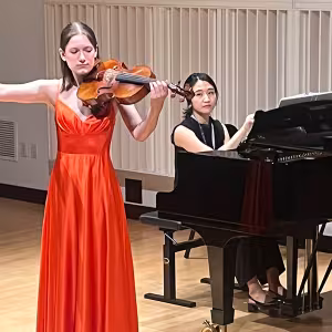 Lily Wodzisz performs in the American Viola Society Senior Solo Competition