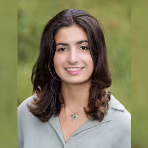 A portrait photo of Julia Rosen